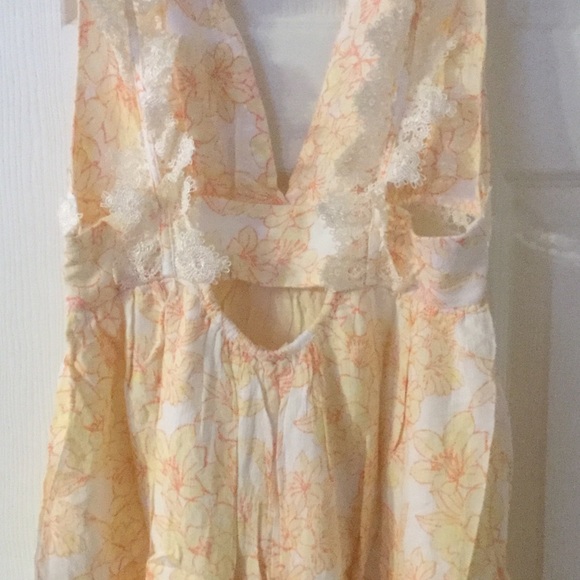 CREAM CROCHET DETAILED FLORAL ROMPER - Picture 6 of 8